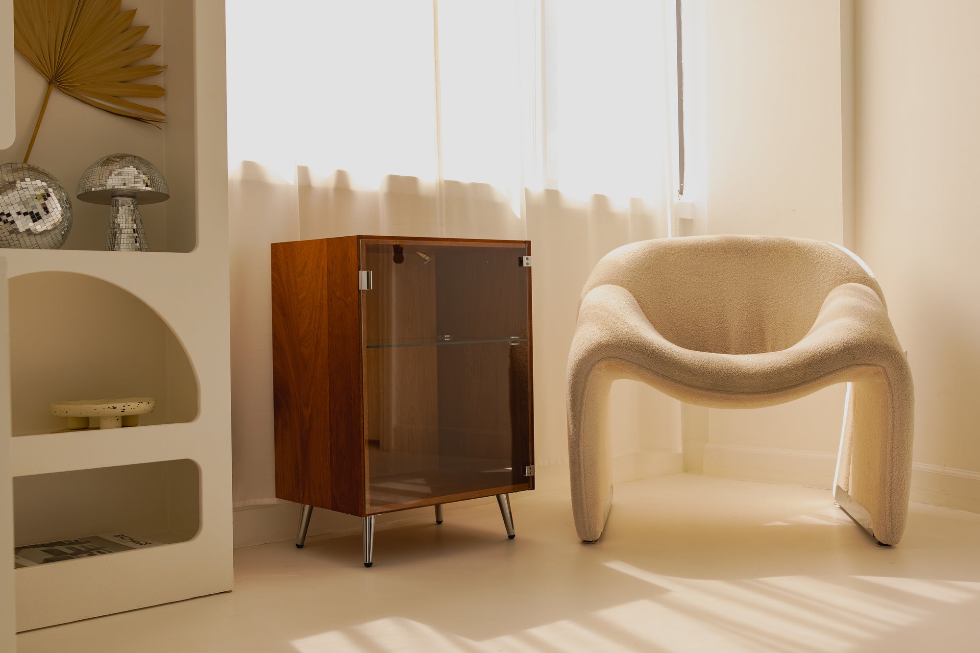 OFONE Cabinet 002